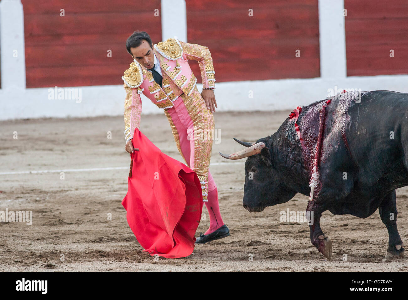 torero-manuel-jesus-el-cid-la-corrida-avec-la-b-quille-dans-l-ar-ne-de