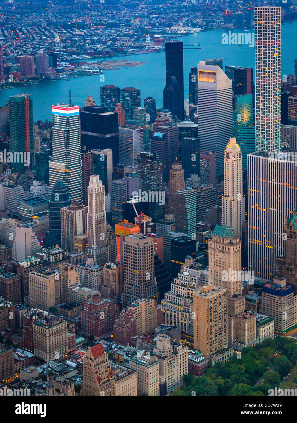 Manhattan est le plus densément peuplé des cinq quartiers de New York. Banque D'Images