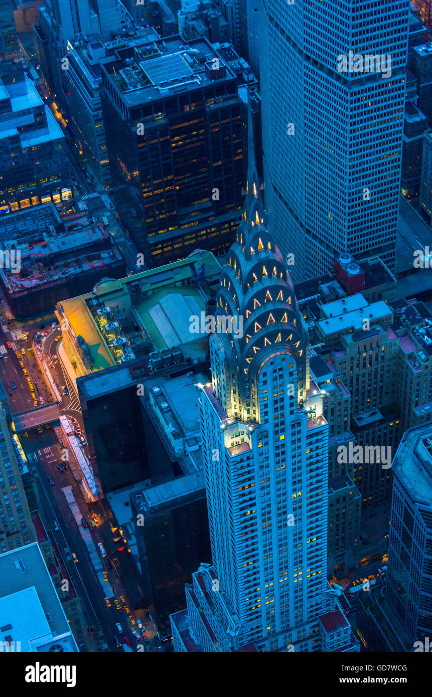 Le Chrysler Building est un gratte-ciel de style Art Déco situé sur le côté est de Manhattan à New York City Banque D'Images