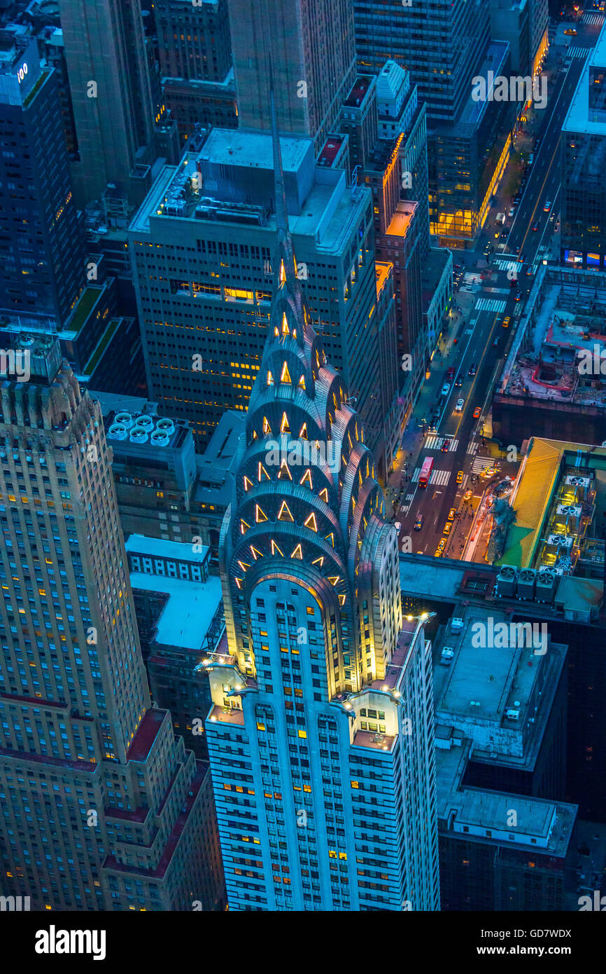 Le Chrysler Building est un gratte-ciel de style Art Déco situé sur le côté est de Manhattan à New York City Banque D'Images