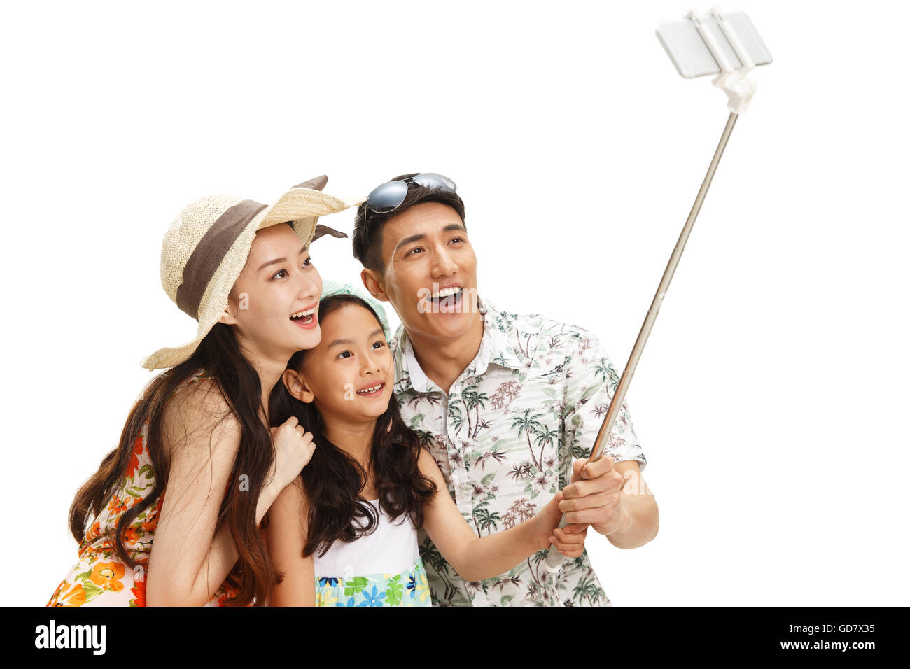 Le bonheur d'une famille de trois personnes avec un téléphone mobile retardateur Banque D'Images