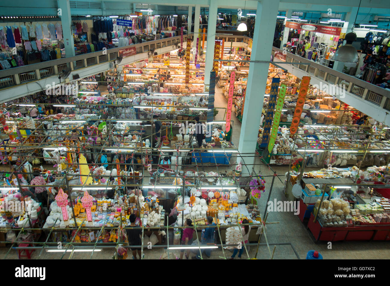 Les magasins d'alimentation au marché Warorot dans la ville de Chiang Mai en Thaïlande de nord en Thaïlande en southeastasia. Banque D'Images