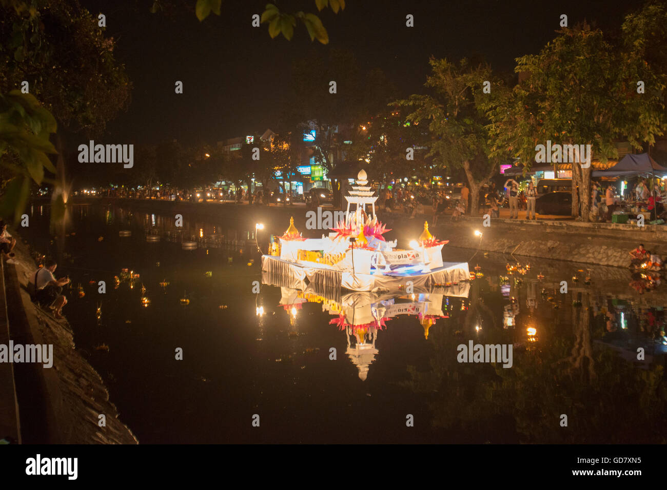 Une lanterne à la Loy Krathong Festival dans la ville de Chiang Mai en Thaïlande de nord en Thaïlande en southeastasia. Banque D'Images