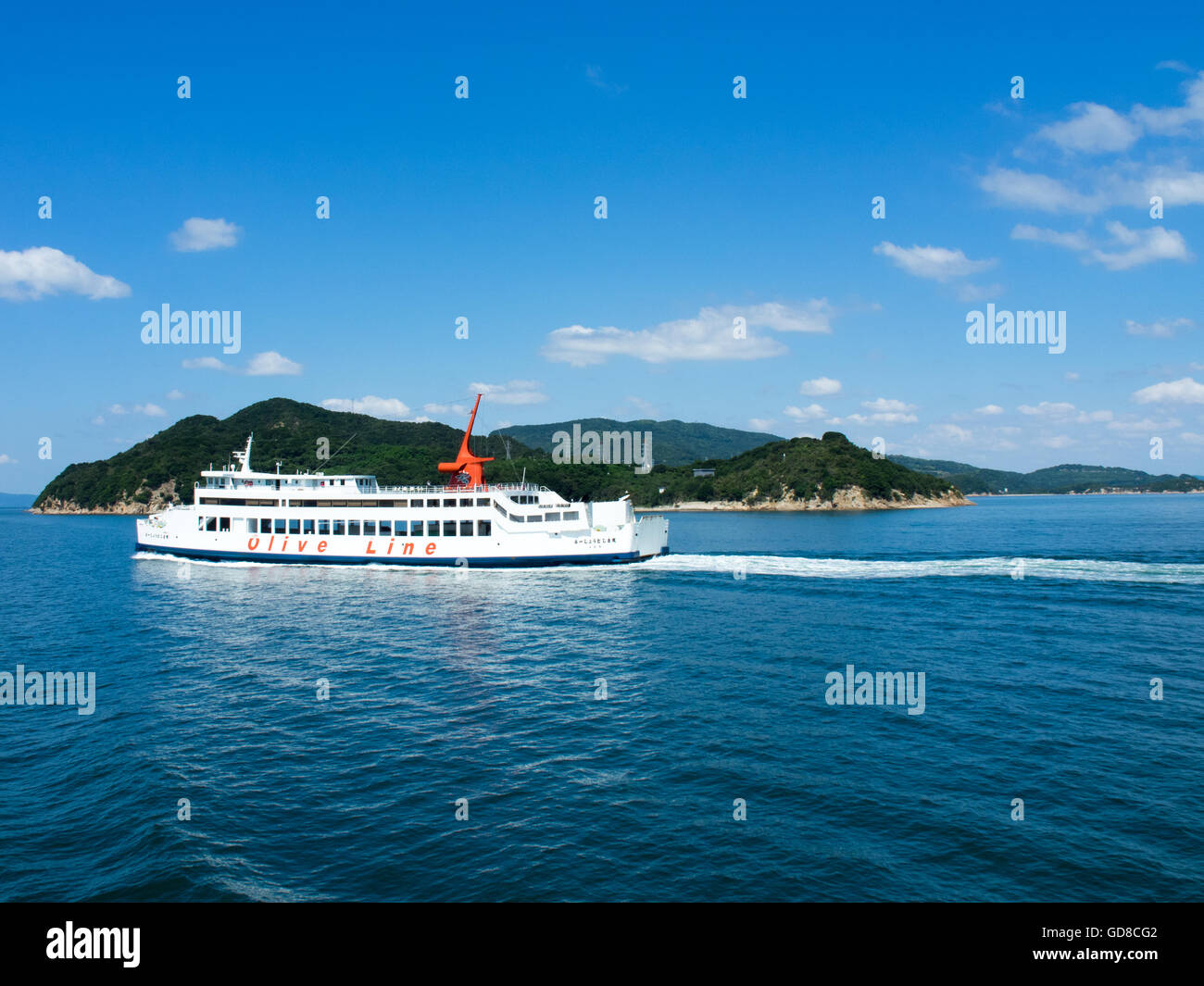 Ligne d'olive ferry qui relie Takamatsu Sunport de Tonoshō sur Shōdoshima. Banque D'Images