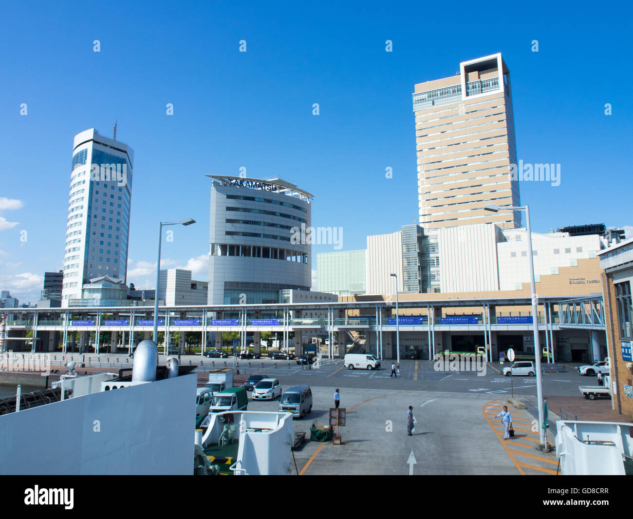 Avis de Sunport Takamatsu, à partir de l'arrière du Takamatsu-Tonosho ferry. Banque D'Images