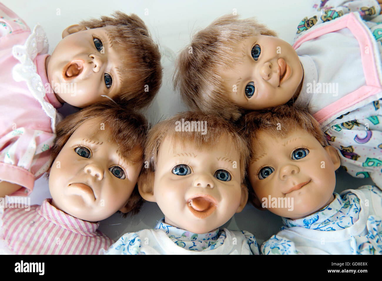 Les expressions du visage des poupées Photo Stock - Alamy