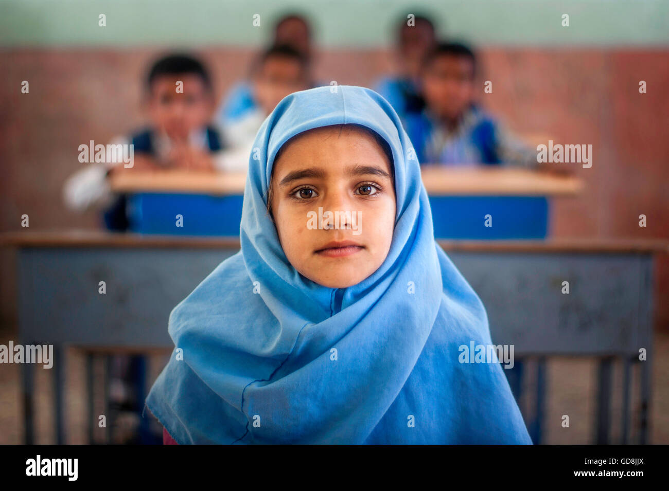 Une fille en iran Banque de photographies et d'images à haute résolution -  Alamy