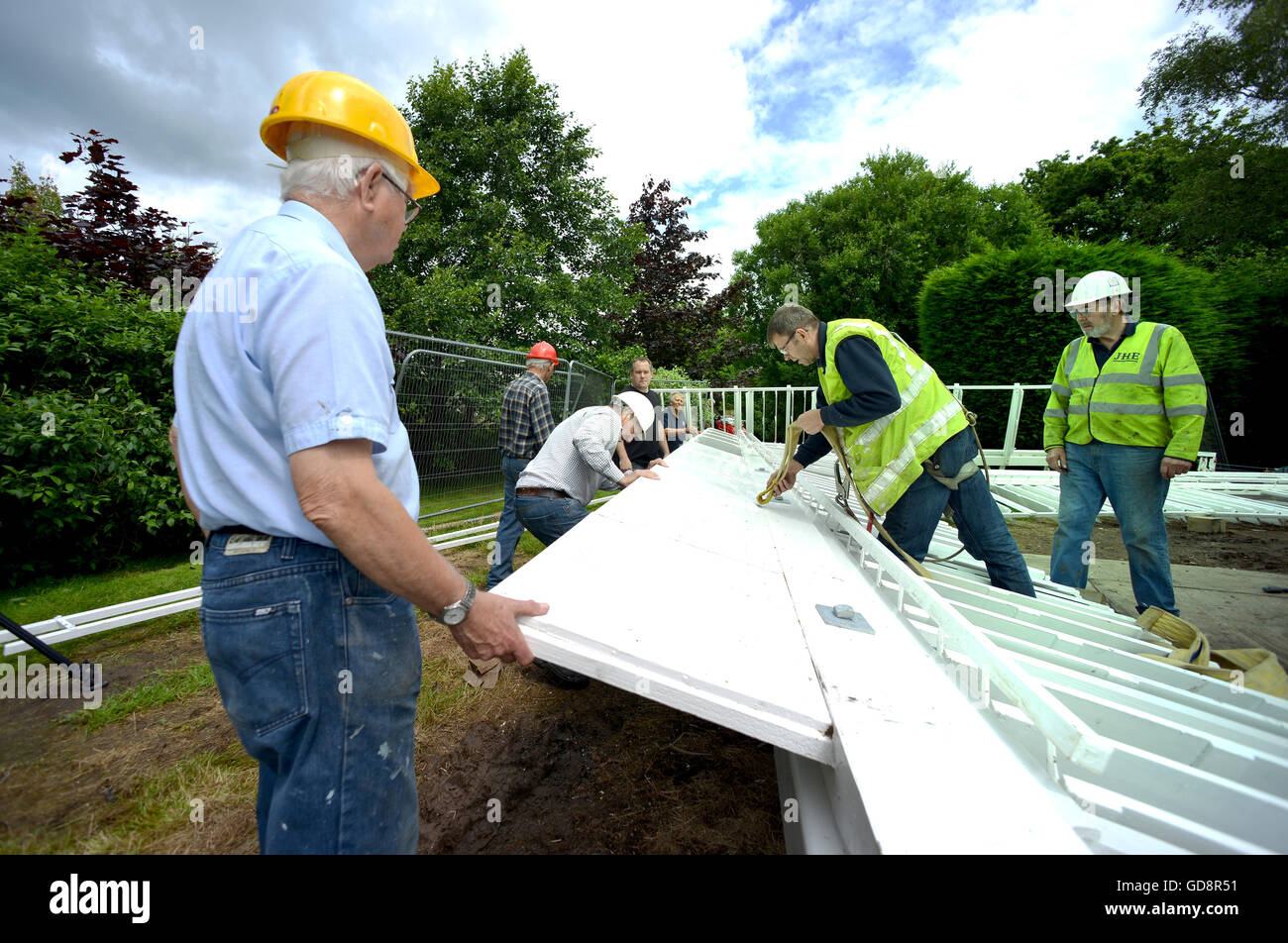 East Sussex, Royaume-Uni. 13 juillet 2016. De nouveaux socs soient attachés à l'Argos Hill moulin récemment rénové, près de Mayfield, East Sussex. Crédit : Peter Cripps/Alamy Live News Banque D'Images