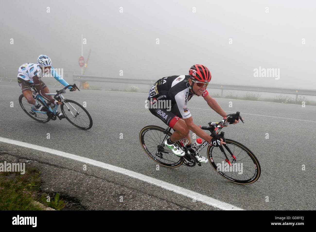 12.07.2017. Escaldes Engordany à Revel, France. Tour de France, étape 10. Bartosz HUZARSKI (POL) de BORA-argon durant la descente du Port d'Envalira 18 lors de l'étape 10 du Tour de France 2016 une étape de 197 km entre Paris et Revel, le 12 juillet 2016 à Revel, France Banque D'Images