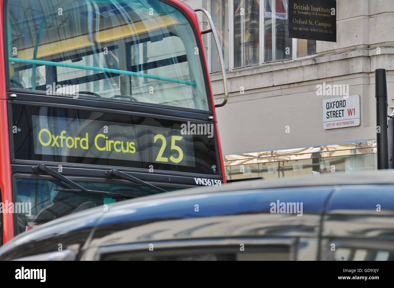 Le maire de Londres, Sadiq Khan, va créer une zone piétonne Oxford Street ; dans la rue du même nom dans l'est, jusqu'à Bond Street à l'Ouest. L'objectif est de nettoyer les rues record pour la mauvaise qualité de l'air : le pire dans le monde. Le programme entrera en vigueur en 2020 Banque D'Images