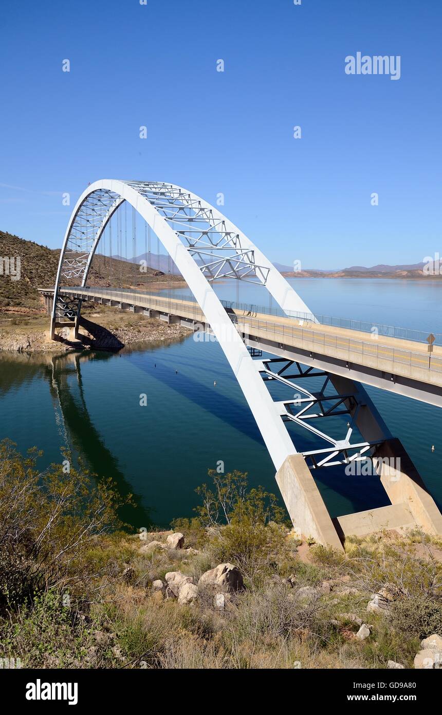 Le pont du lac Roosevelt en Arizona Banque D'Images