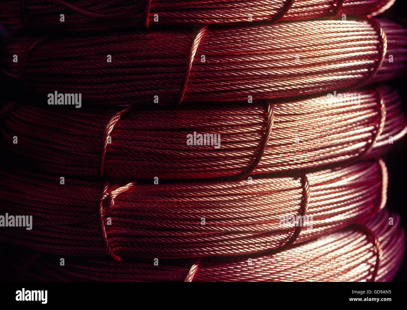 Close-up de grandes bobines de fil de cuivre industriels - cable Banque D'Images