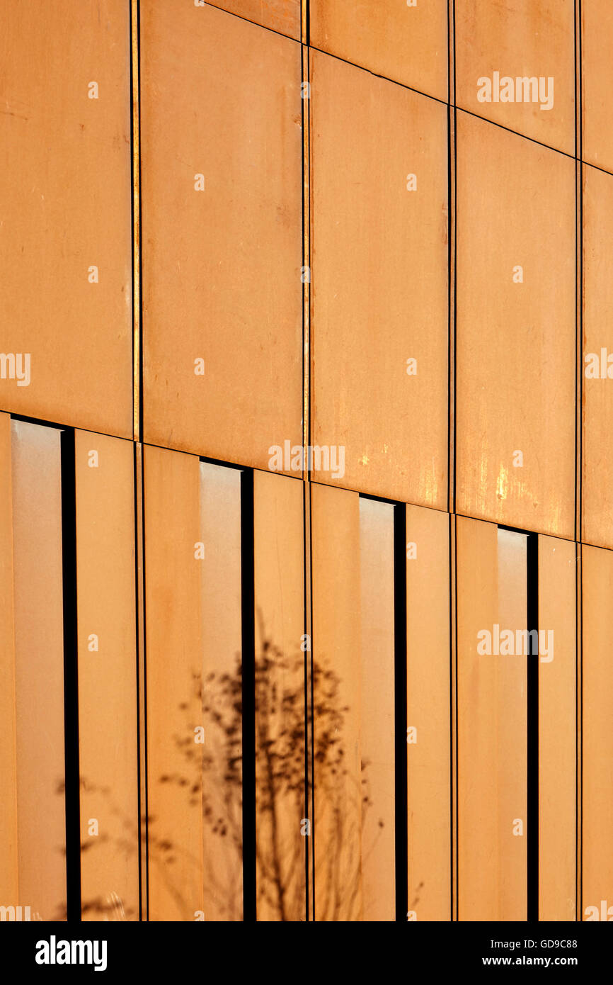 Détail de panneaux en acier de couleur rouille. Le Centre de Hebburn, Hebburn, Royaume-Uni. Architecte : Faulkner Browns, 2016. Banque D'Images