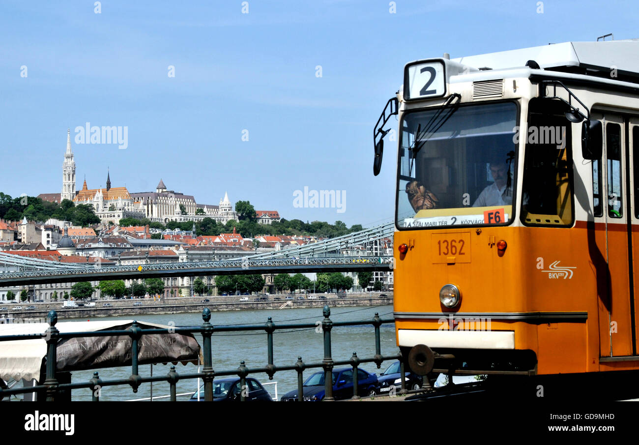 Cityscape Danube Budapest Hongrie tramway Banque D'Images