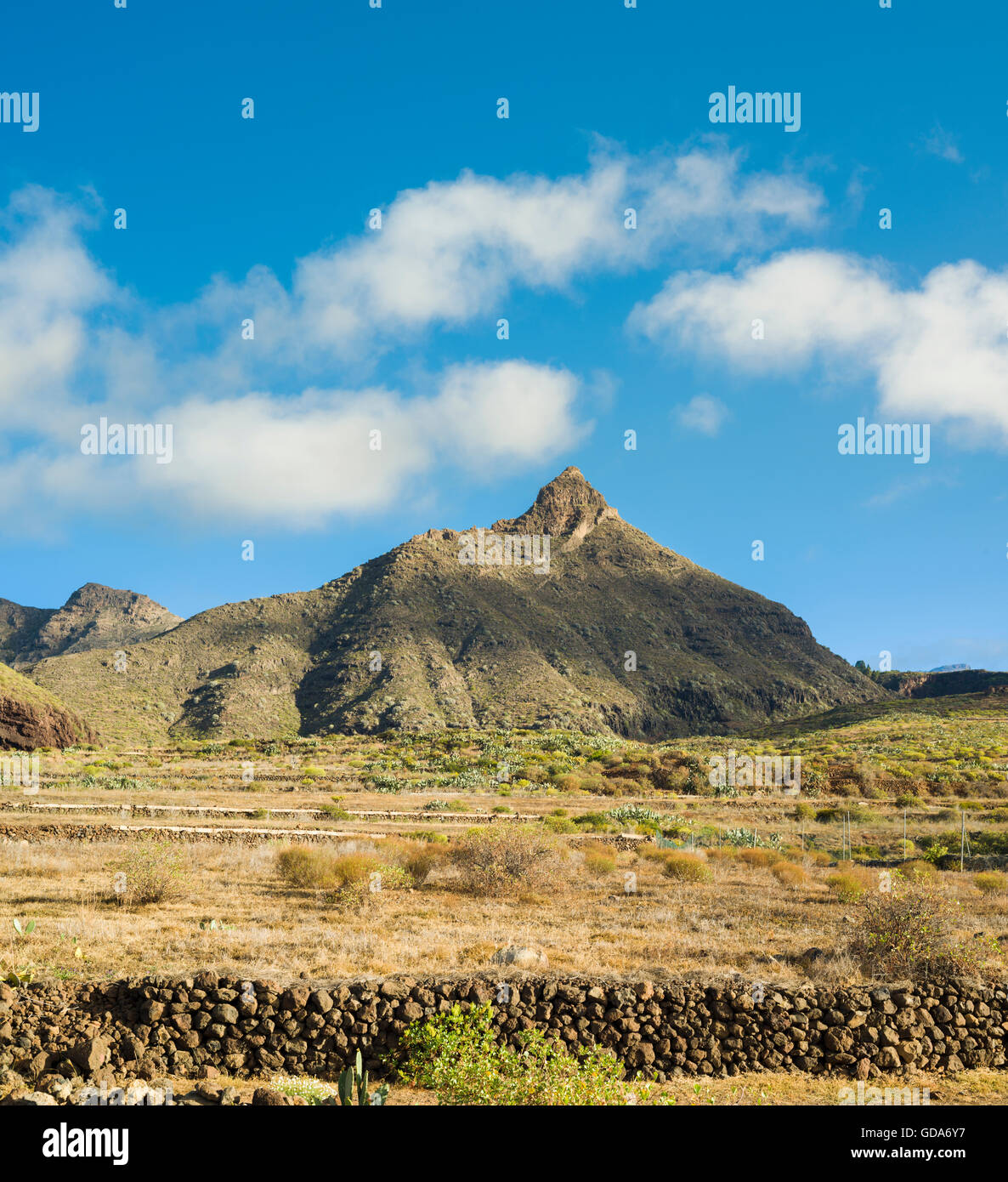 L'emblématique montagne de Roque de Imoque, d''Arona, un secteur populaire pour la marche du pays dans le sud de Tenerife Banque D'Images