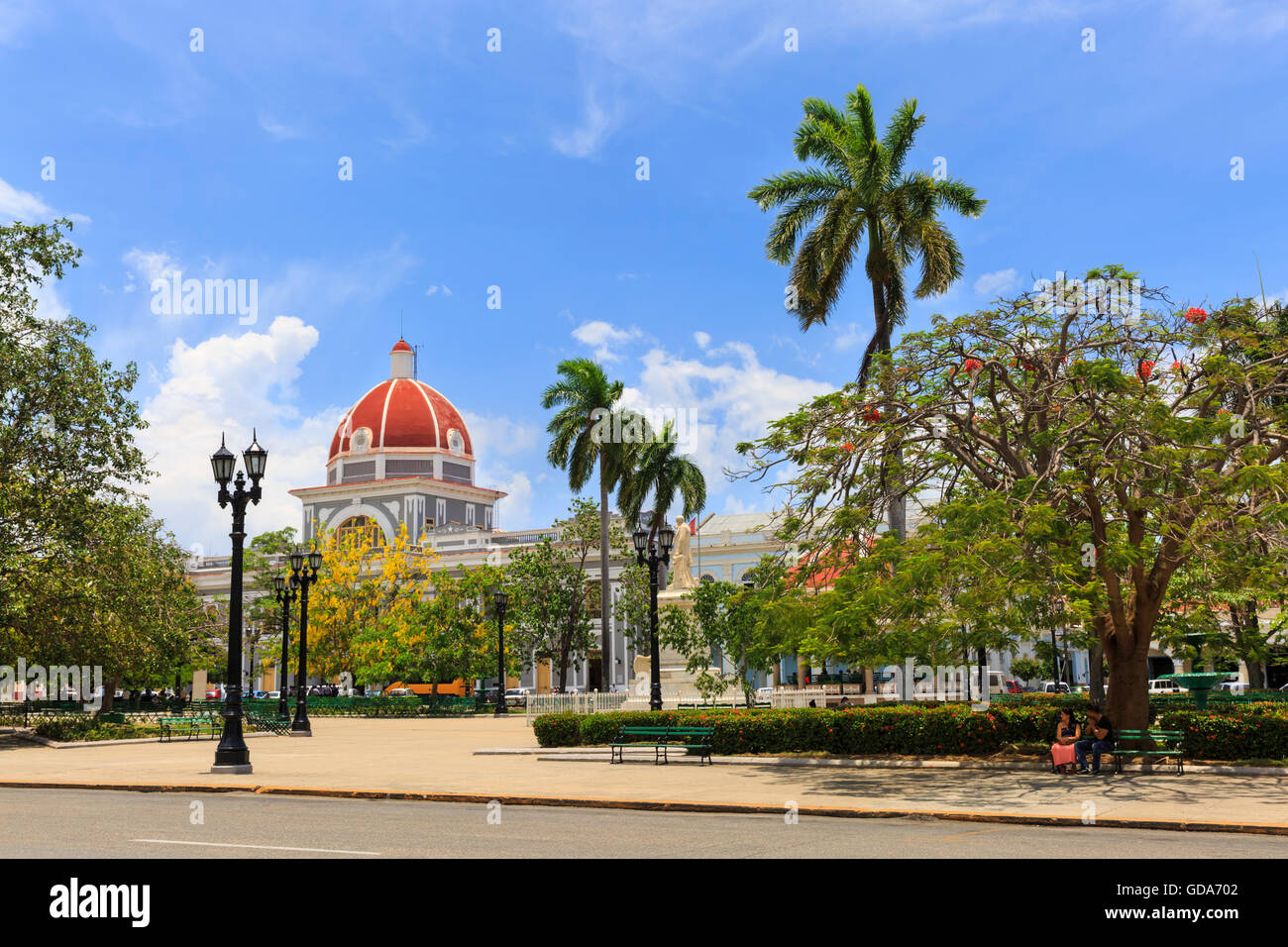 Parc Marti avec Palacio de Gobierno, Palais du gouvernement (Hôtel de Ville), dans l'architecture coloniale française, Cienfuegos, Cuba Banque D'Images