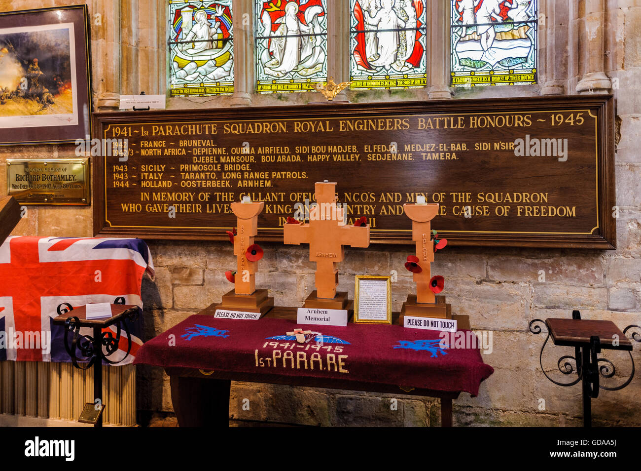 Sainte Marie et la Sainte Église, Rood Donington, Lincolnshire - Mémorial à l'escadron de parachutistes des Royal Engineers Banque D'Images