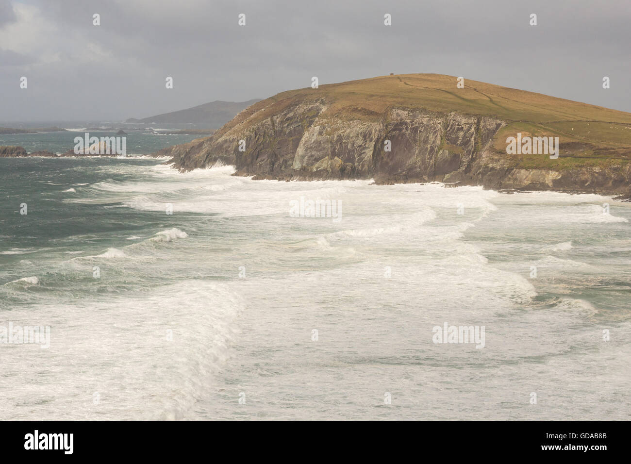 L'Irlande, Kerry, comté de Kerry, l'Anneau du Kerry, sur la côte, de fortes vagues sur la côte de l'anneau de Kerry Banque D'Images