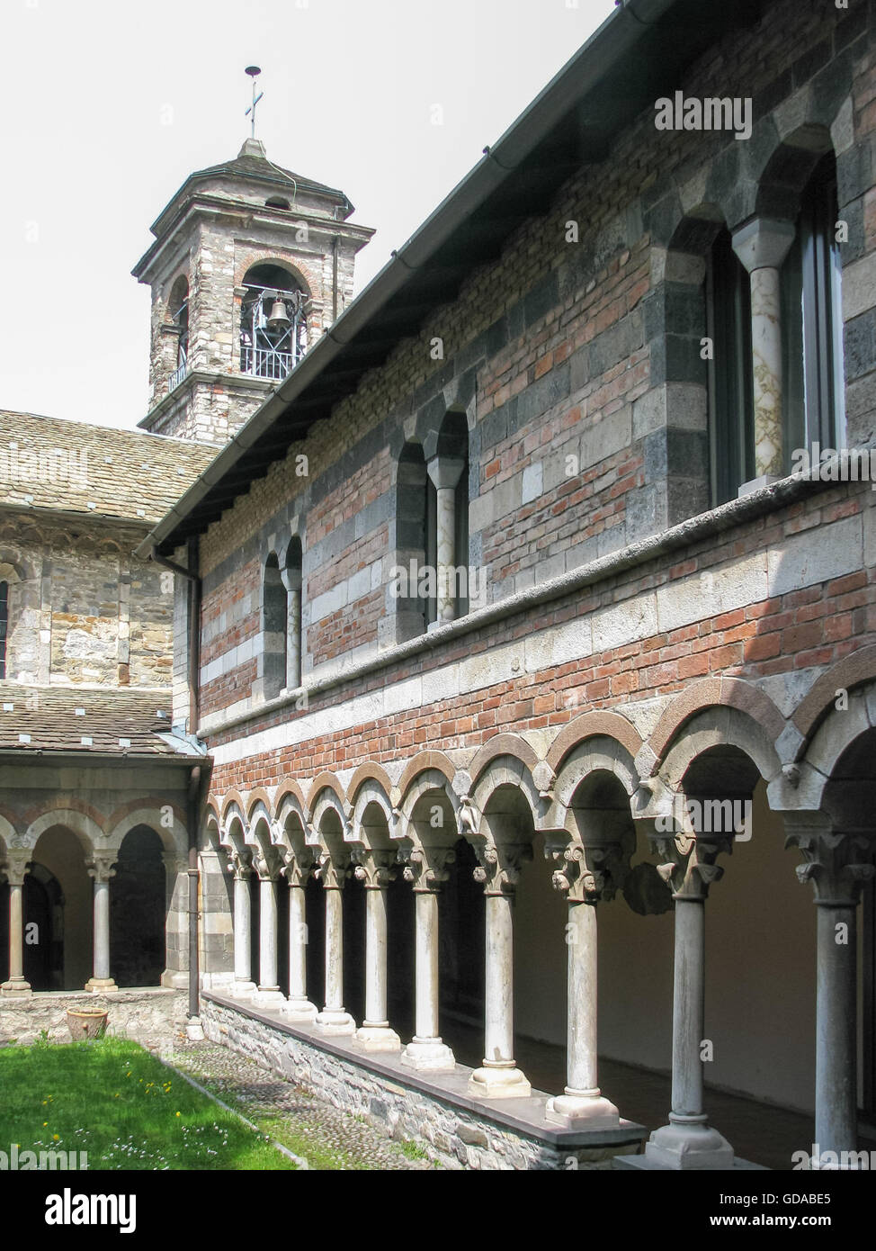 L'Italie, Lombardie, Province de Lecco, cloître de l'abbaye de Piona, sur la rive est du Lario Banque D'Images