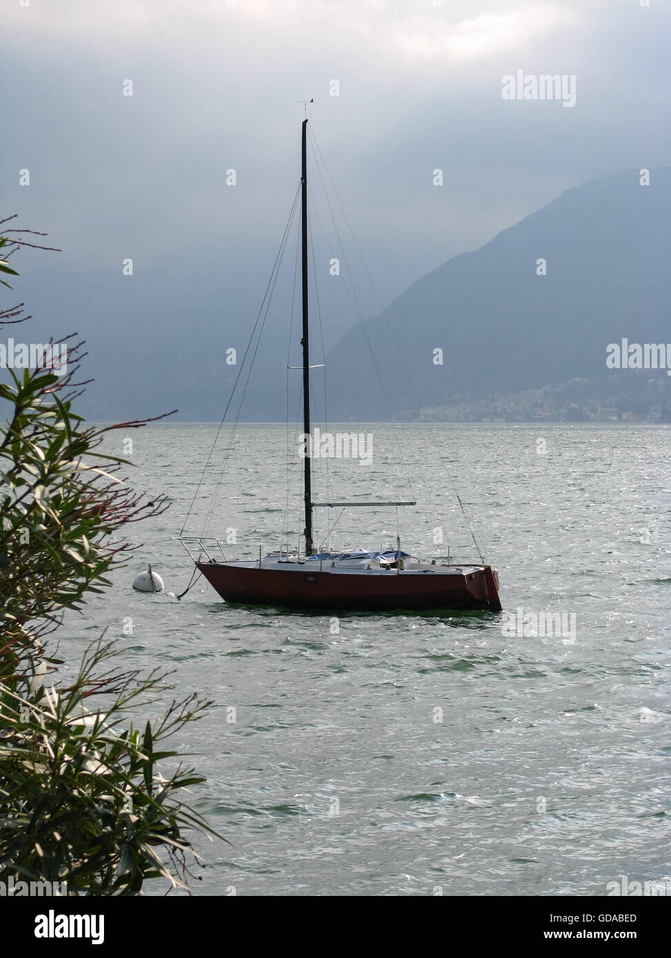 L'Italie, la Lombardie, le lac de Côme, le bateau sur la rive est du Lario, sur la rive est du Lario Banque D'Images