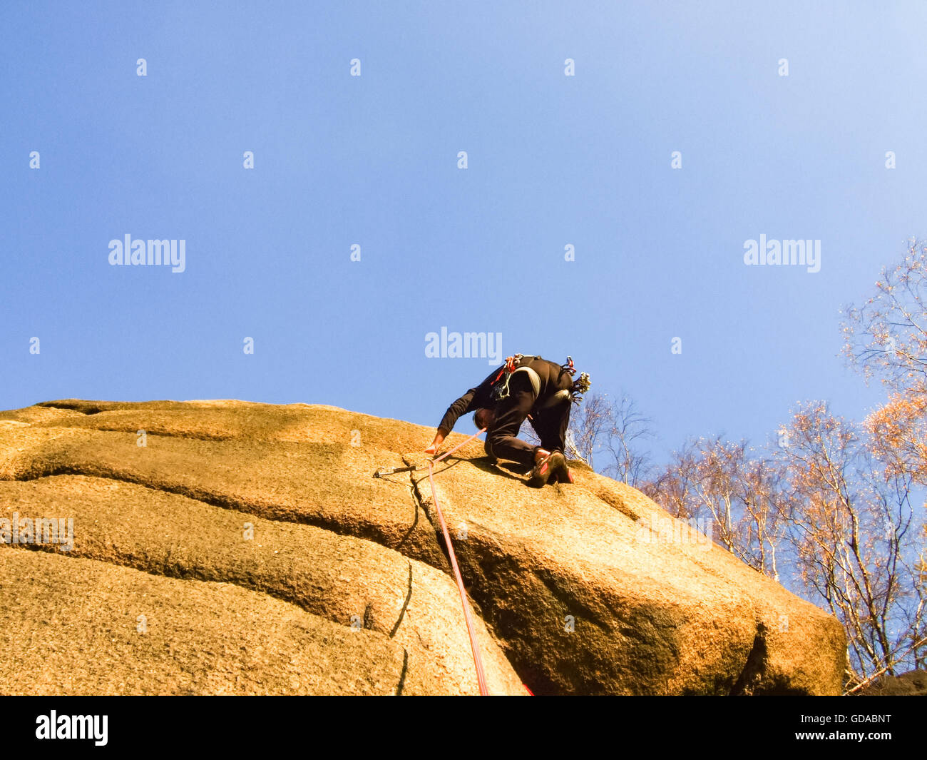 Allemagne (Saxe-Anhalt), résine, les grimpeurs sur le Falterwand, Tour d'escalade sur le Falterwand, Okertal Banque D'Images