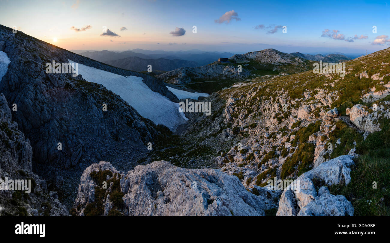 Hochschwab montagnes : Vue de dessous le sommet de la cabane de montagne de Hochschwab Schiestlhaus, Autriche, Styrie, Carinthie, Ho Banque D'Images