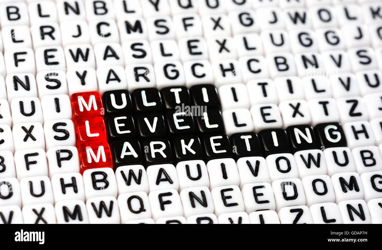 Texte avec des cubes ,MLM Multi Level Marketing Banque D'Images