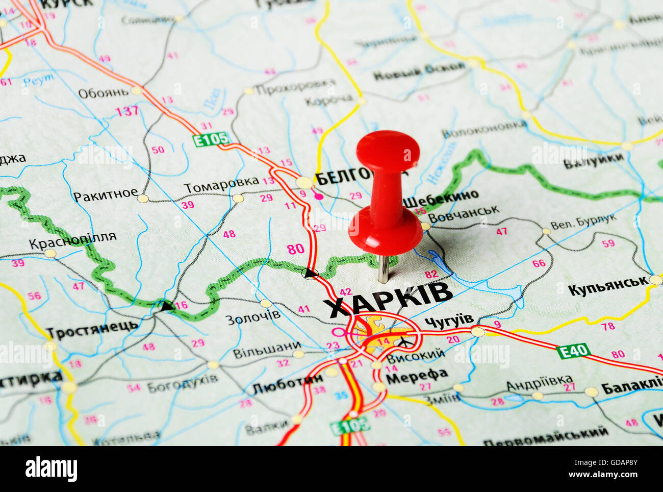 Close up de Charkov , Ukraine , carte avec broche rouge Banque D'Images