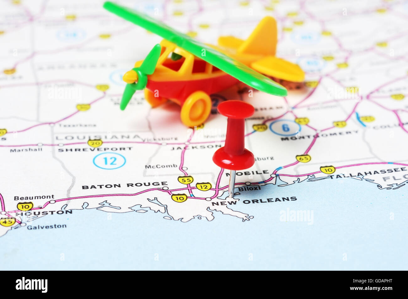 Close up of New Orleans USA map avec broche rouge- Avion Travel concept Banque D'Images