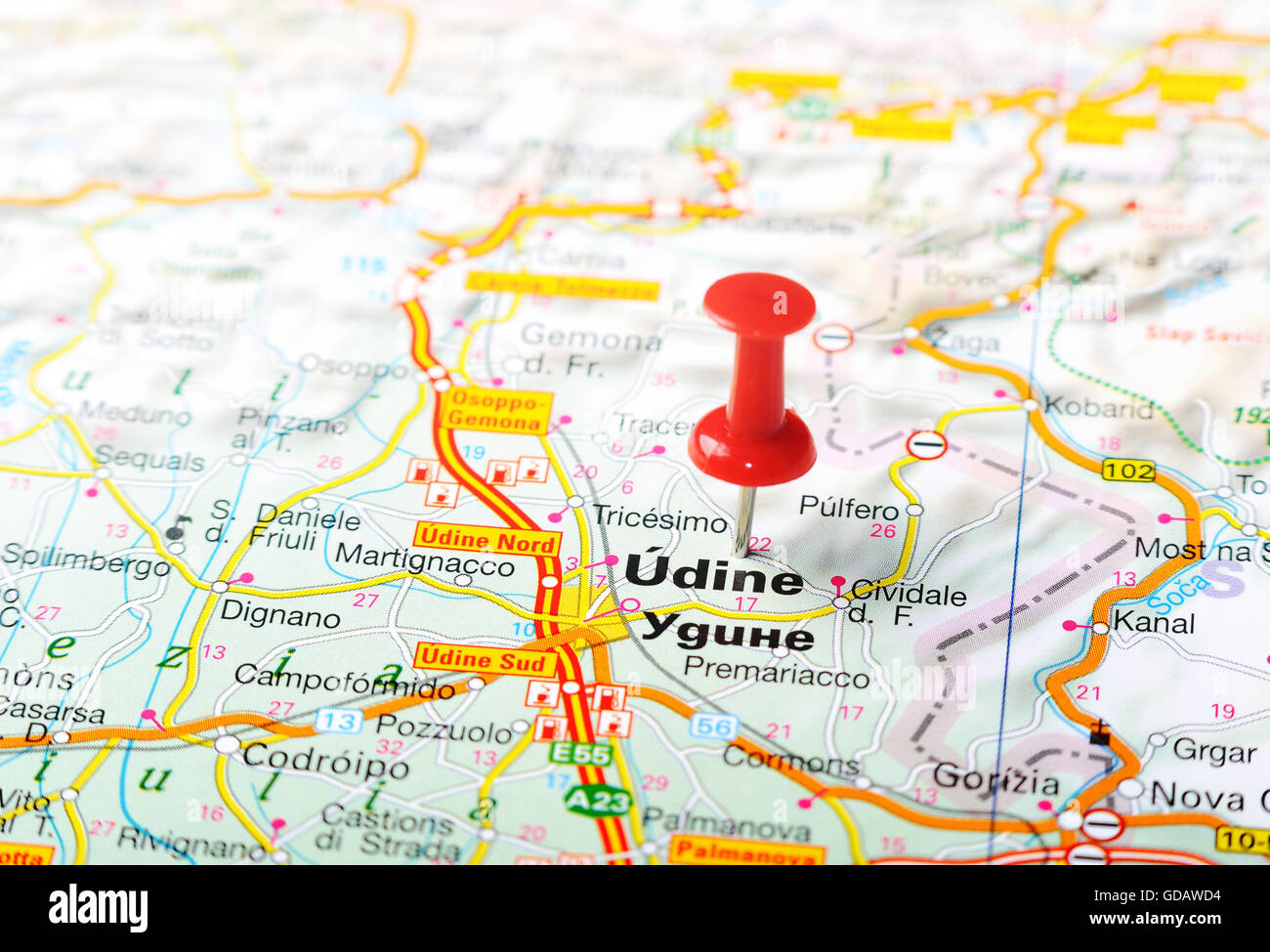 Close up of Udine , Italie carte avec broche rouge - Travel concept Banque D'Images