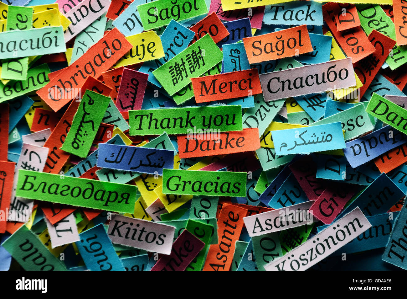 Merci Nuage de mots imprimés sur du papier de couleur différentes langues Banque D'Images