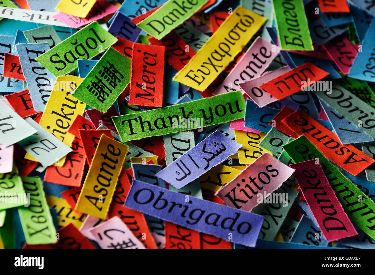 Merci Nuage de mots imprimés sur du papier de couleur différentes langues Banque D'Images