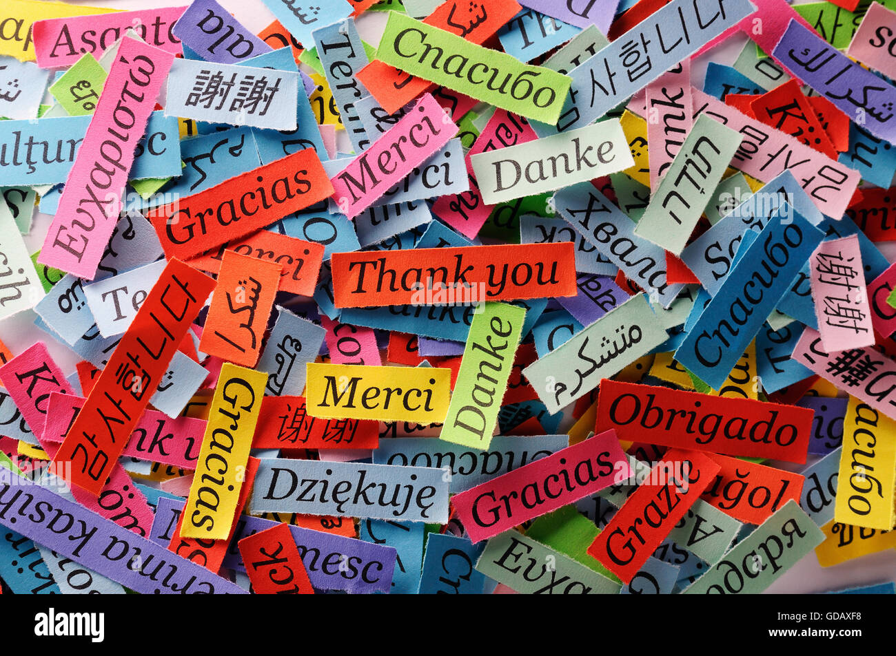 Merci Nuage de mots imprimés sur du papier de couleur différentes langues Banque D'Images