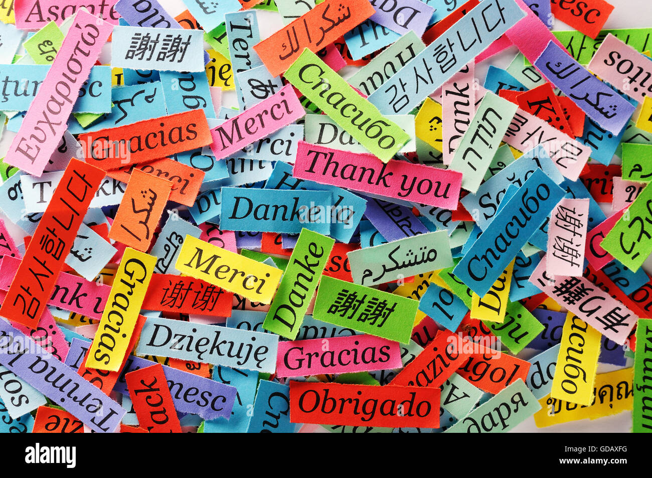 Merci Nuage de mots imprimés sur du papier de couleur différentes langues Banque D'Images