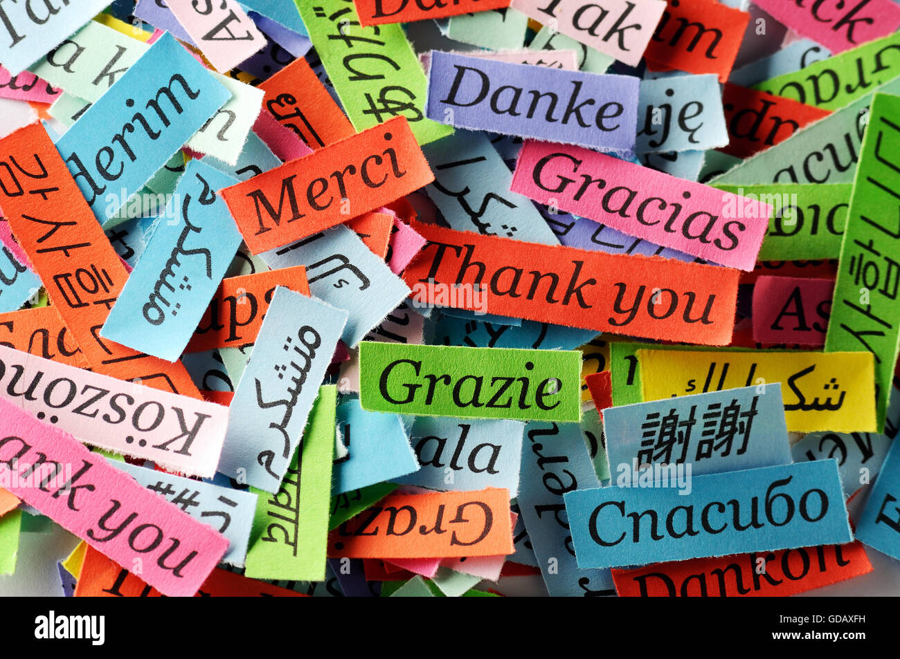 Merci Nuage de mots imprimés sur du papier de couleur différentes langues Banque D'Images