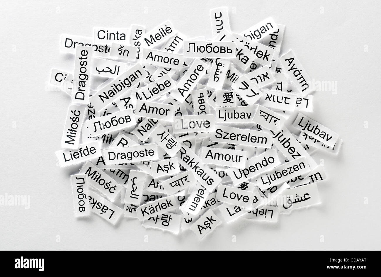 Amour Nuage de mots imprimés sur du papier d'autres langues Banque D'Images