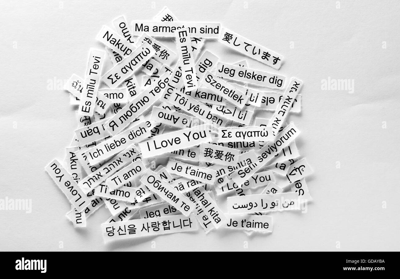 Amour Nuage de mots imprimés sur du papier d'autres langues Banque D'Images