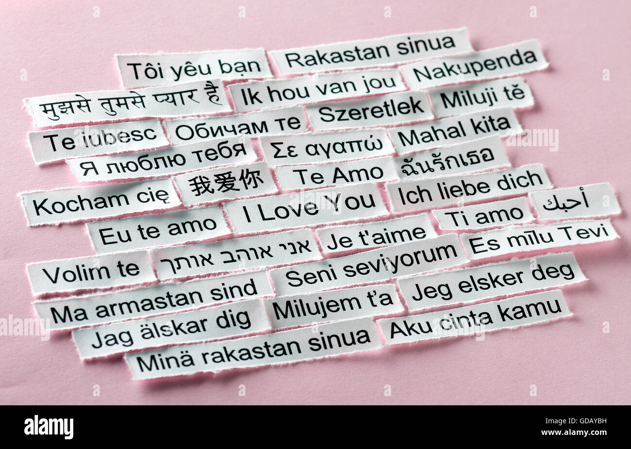 Amour Nuage de mots imprimés sur du papier d'autres langues Banque D'Images