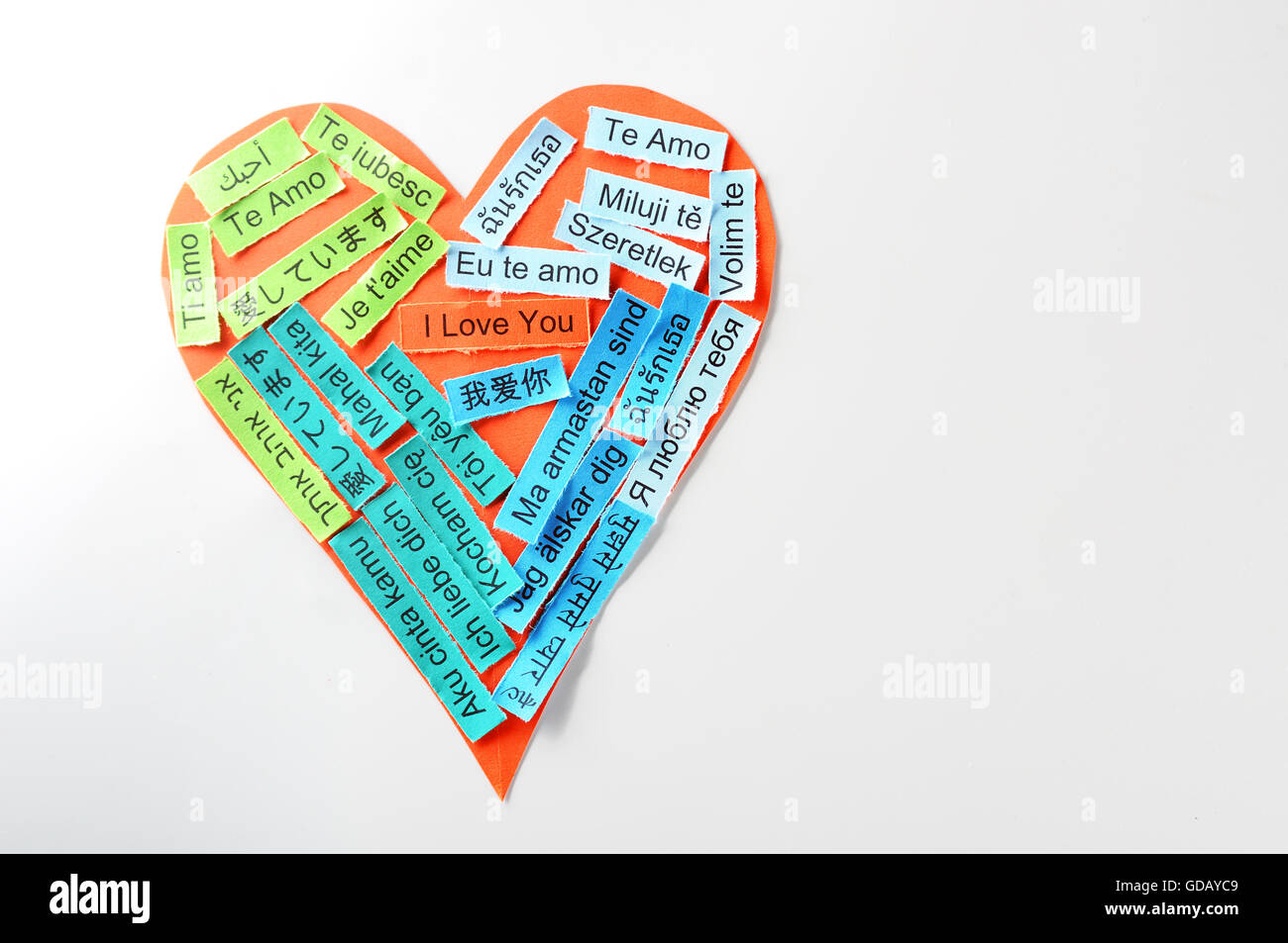 Je vous aime Nuage de mots imprimés sur du papier de couleur différentes langues et de l'espace pour le texte Banque D'Images