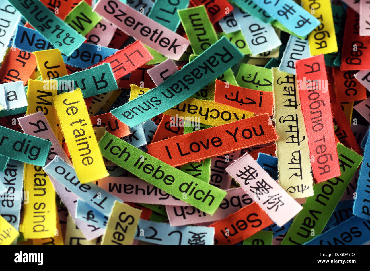 Je vous aime Nuage de mots imprimés sur du papier de couleur différentes langues Banque D'Images