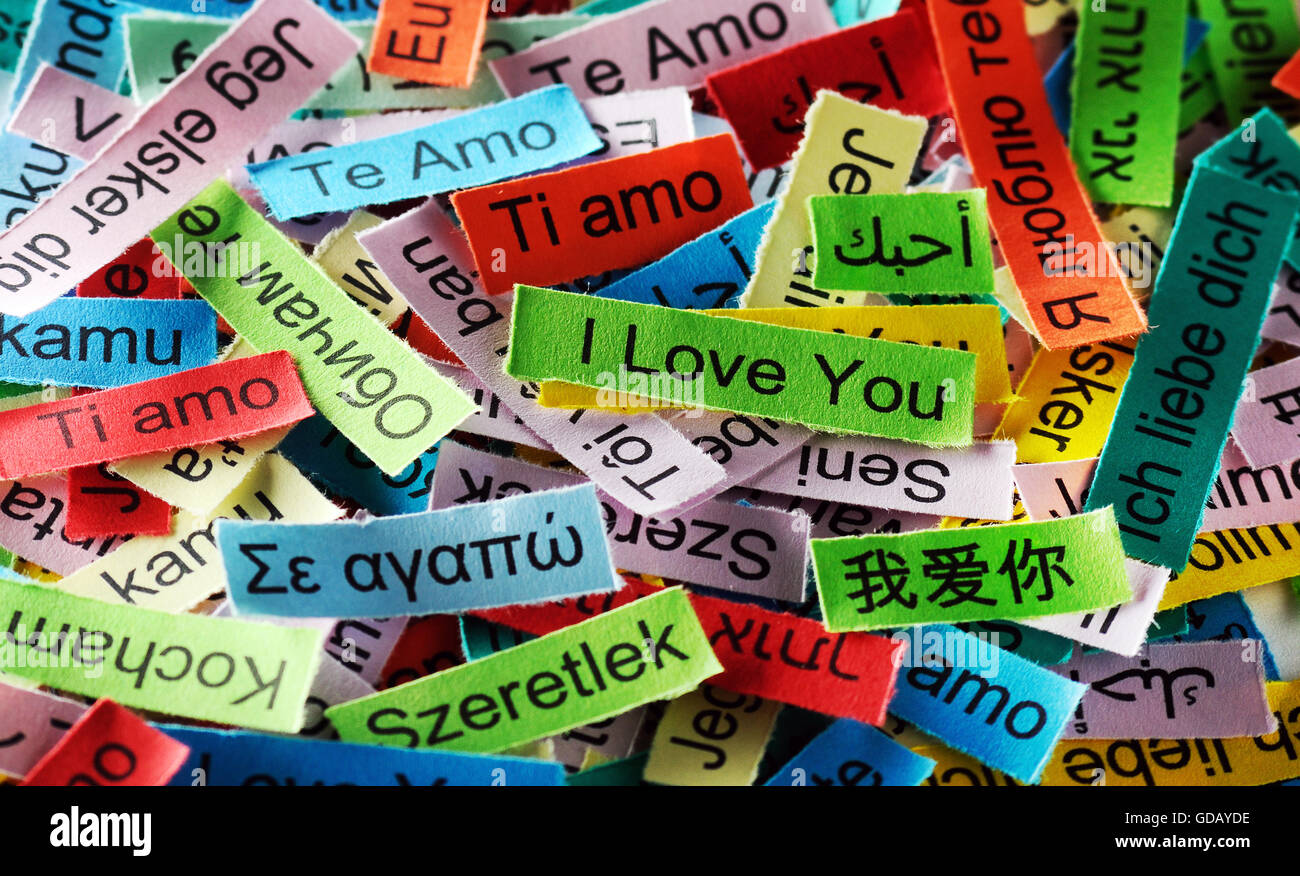 Je vous aime Nuage de mots imprimés sur du papier de couleur différentes langues Banque D'Images