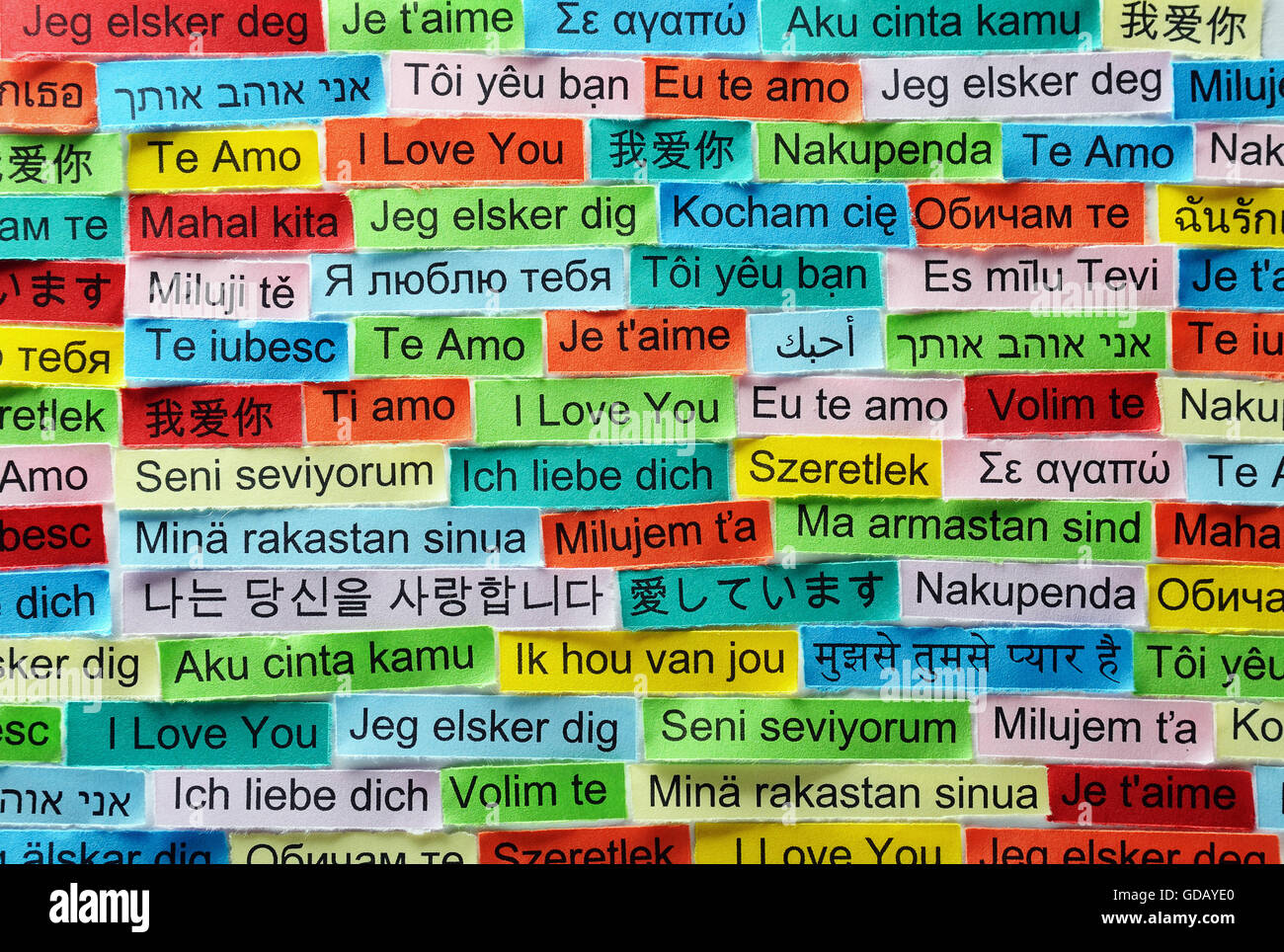 Je vous aime Nuage de mots imprimés sur du papier de couleur différentes langues Banque D'Images