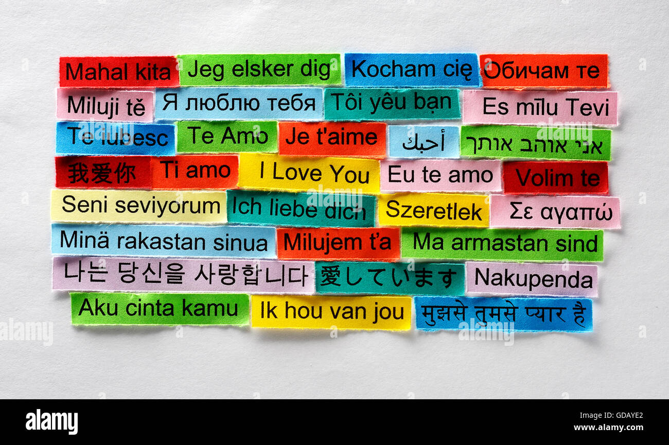 Je vous aime Nuage de mots imprimés sur du papier de couleur différentes langues Banque D'Images