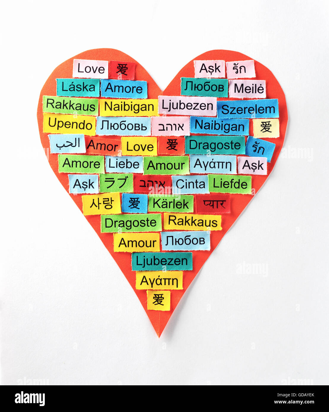 Amour Nuage de mots imprimés sur du papier de couleur différentes langues Banque D'Images