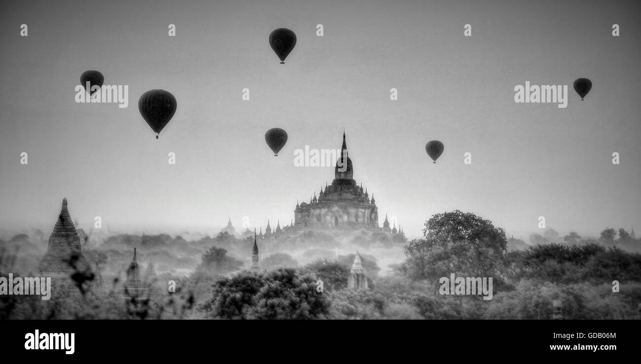 Bagan Myanmar Birmanie,,Asie,,lever du soleil,ballons à air,,mystique,humeur Stupa,pagode Banque D'Images