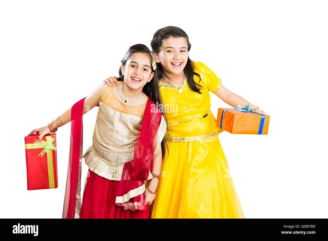 2 kids Girls Diwali Festival Amis cadeau permanent fort montrant Banque D'Images