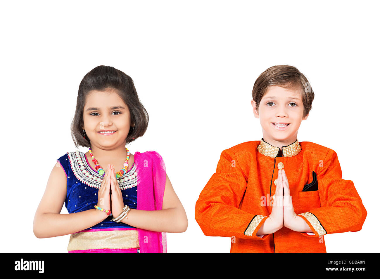 Les enfants indiens 2 garçon et fille Diwali Festival amis mains jointes Bienvenue Banque D'Images