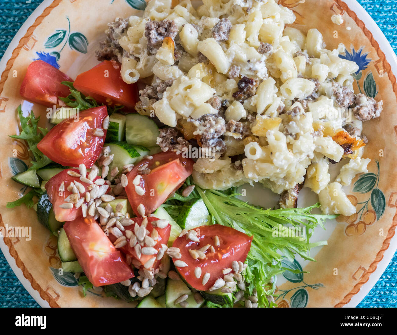 Cocotte et salade Banque D'Images