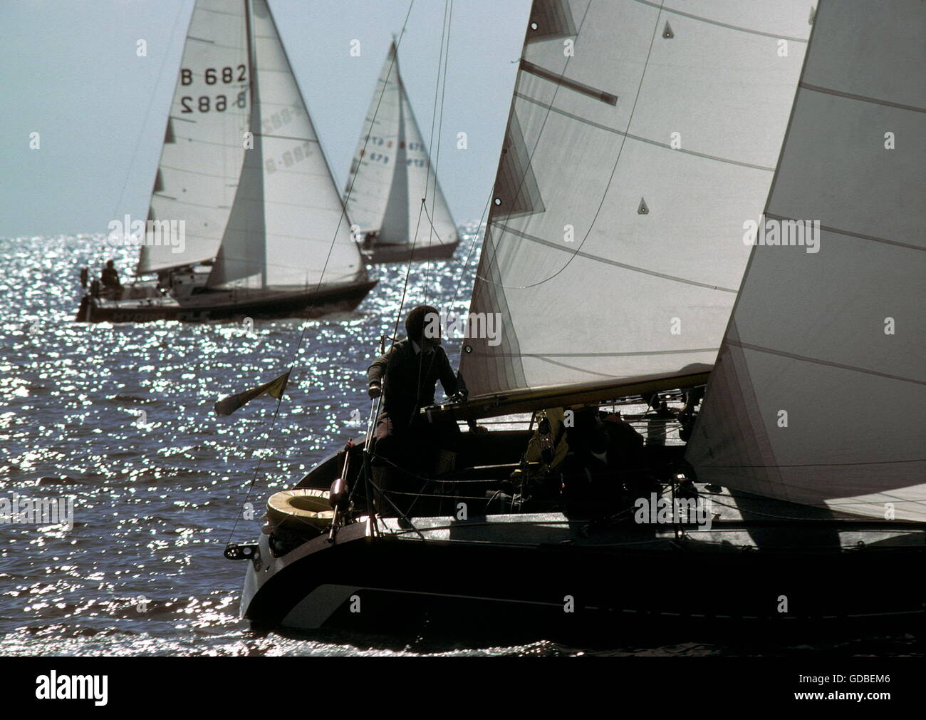 Nouvelles photos d'AJAX. 1978. La baie de Poole, en Angleterre. - La MOITIÉ DU MONDE TON CUP CHAMPIONSHIPS - FAIT PARTIE DE LA FLOTTE SUR UNE MER vitreuse. PHOTO:JONATHAN EASTLAND/AJX REF:31806 7 Banque D'Images