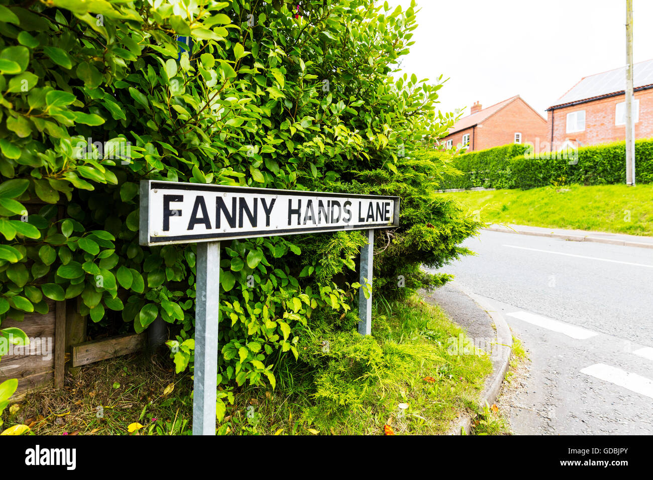 Amusant drôle signalisation routière UK signe étrange étrange insolite mains Fanny Ludford Lane Lincolnshire UK Angleterre routes noms mots Banque D'Images